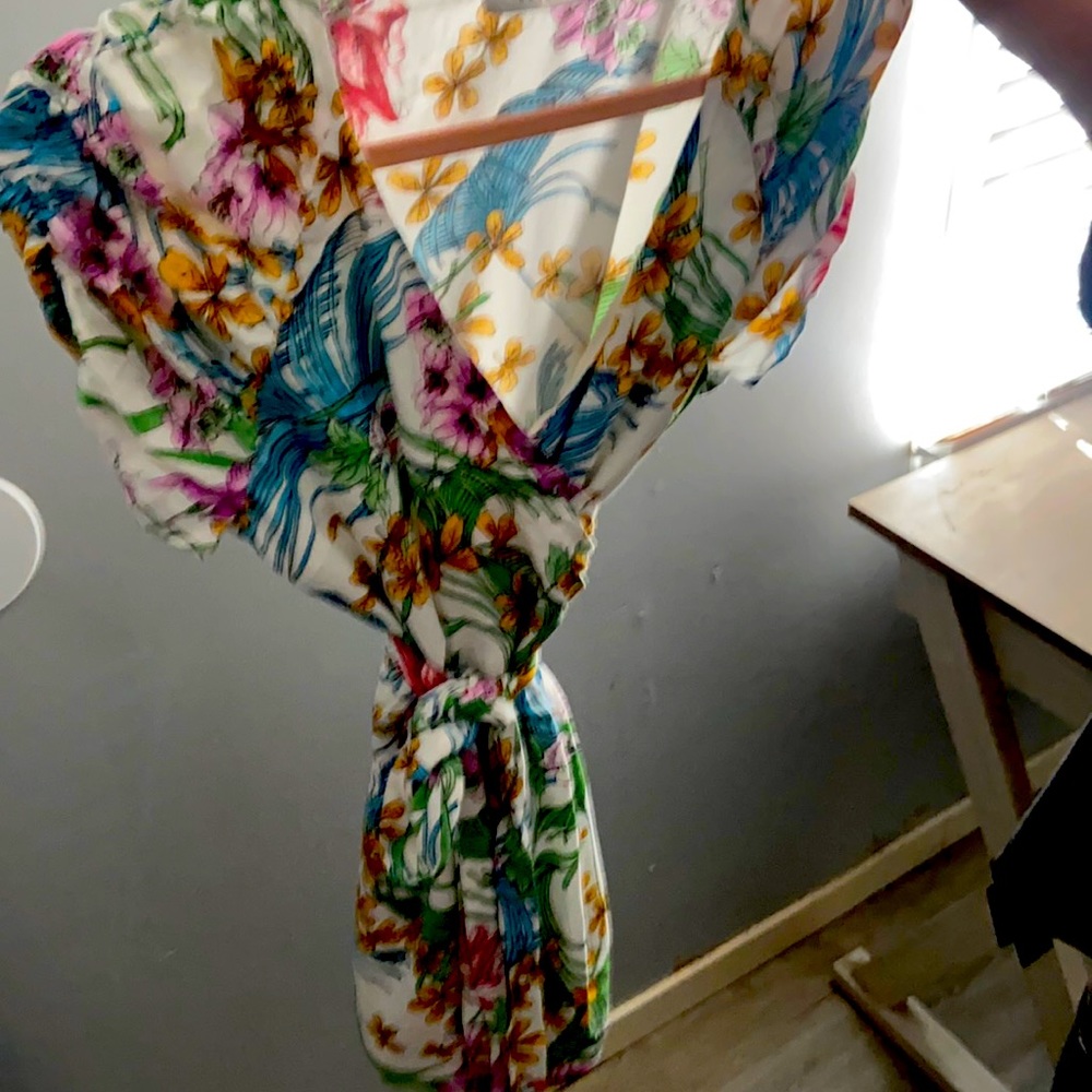 Medium short romper with waist tie